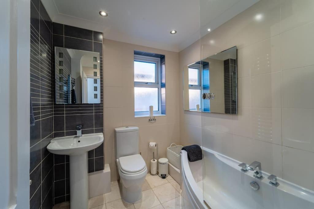 A Beautiful And Stylish 2 Bed Flat Close To Beach ボーンマス エクステリア 写真