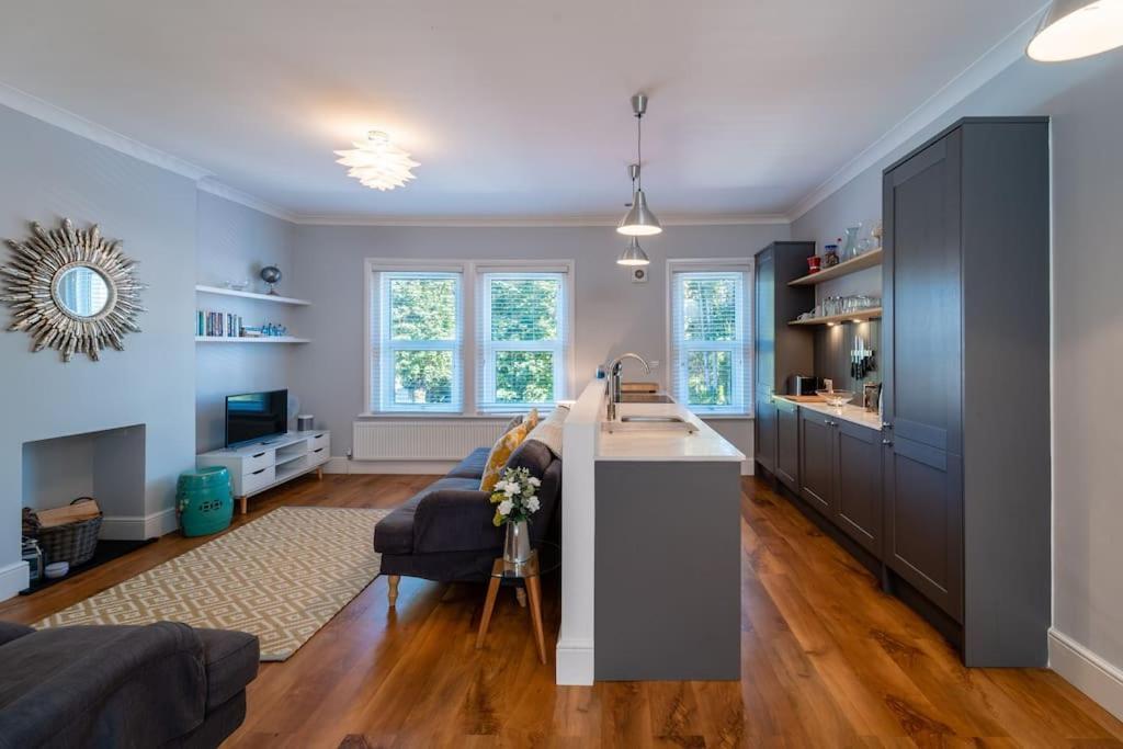 A Beautiful And Stylish 2 Bed Flat Close To Beach ボーンマス エクステリア 写真